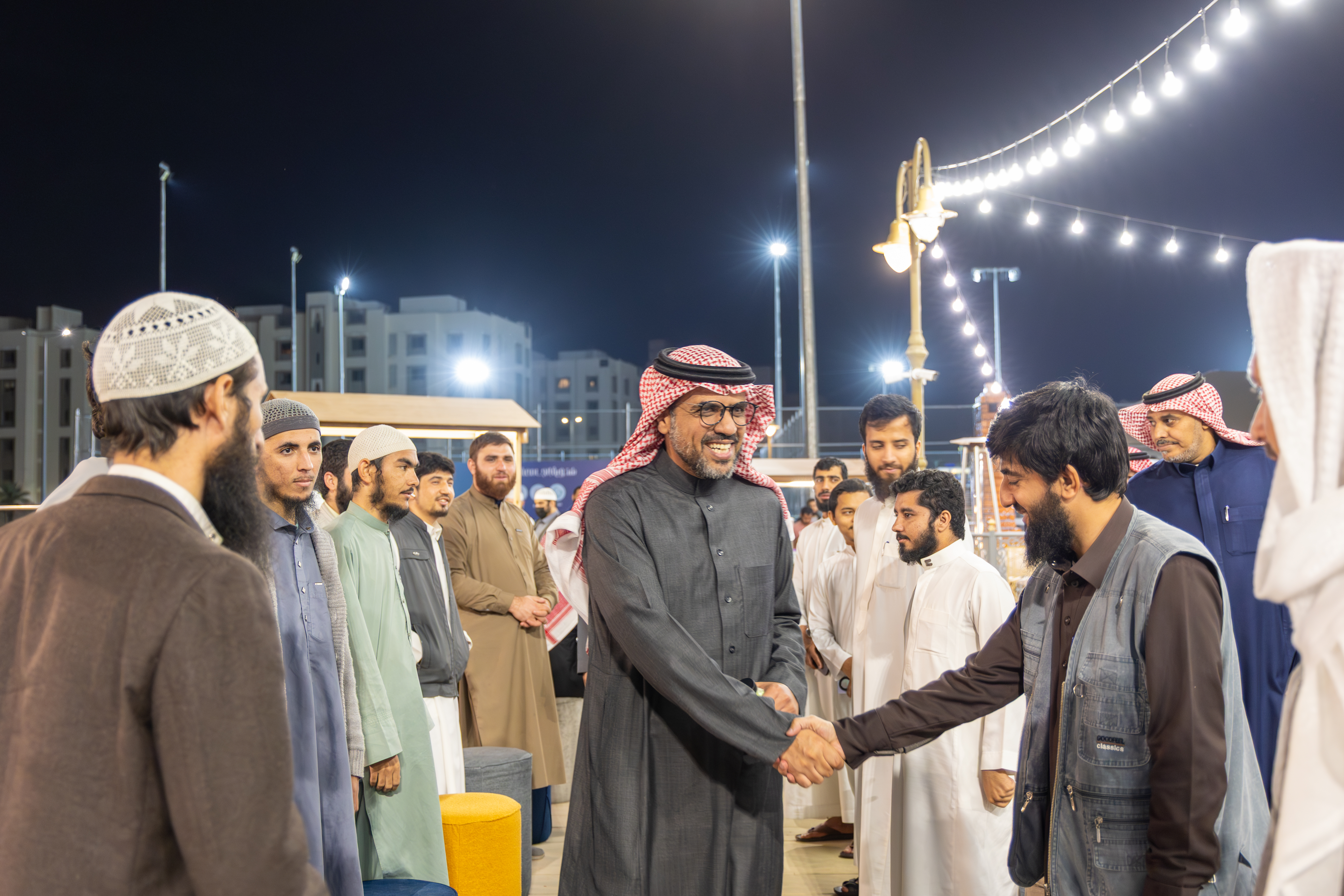 رئيس الجامعة الإسلامية يشارك الطلاب أول أيام فعاليات «شتوية الجامعة الإسلامية»